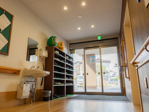 玄関ホールの明るい様子