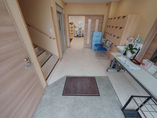 明るい居室の一角