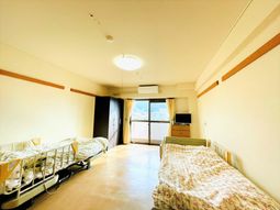 明るい居室の一角