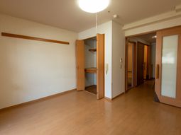 広々とした明るい居室