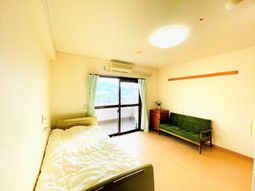 明るい個室の居室