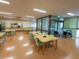 明るいダイニングスペース