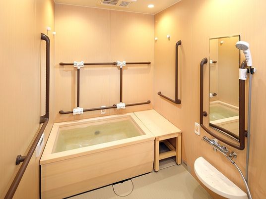 快適な設備の浴室