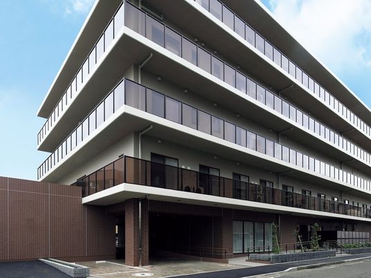 モダンな建物の外観