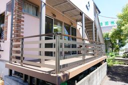 エントランス付近の外観