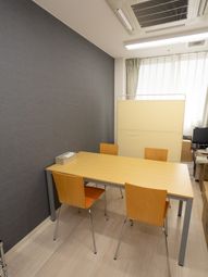 シンプルな会議スペース