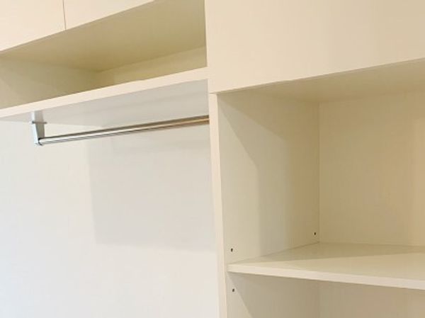 シンプルな収納スペース