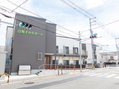 現代的な建物の外観