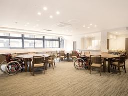 明るいダイニングスペース