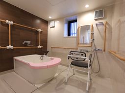 バリアフリーの浴室設備