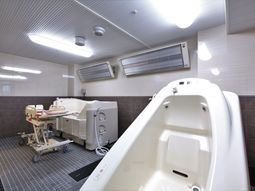 清潔な浴室と機器