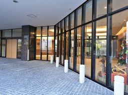 エントランスの清潔感ある外観