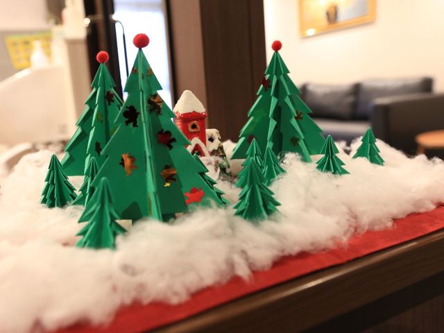 クリスマスデコレーション 飾り  季節感のあふれる装飾が施された共有スペースです。ここで過ごす時間が日々の潤いになります。