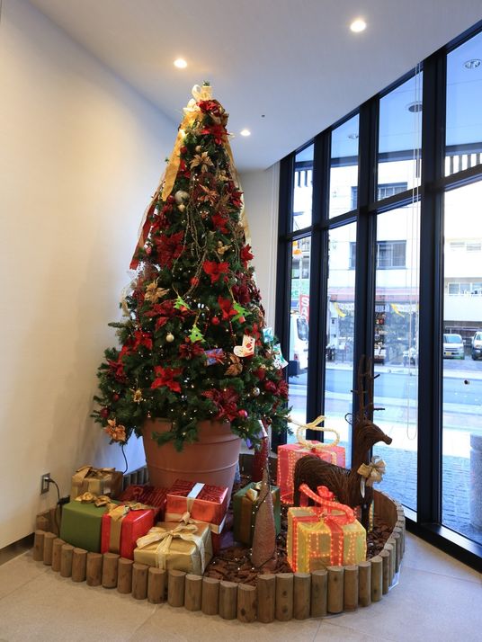 クリスマスツリーとプレゼント 