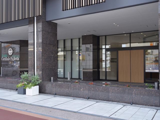 エントランス外観