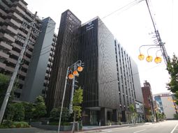 現代的な建物の外観