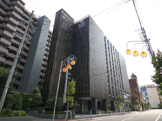 現代的な建物の外観