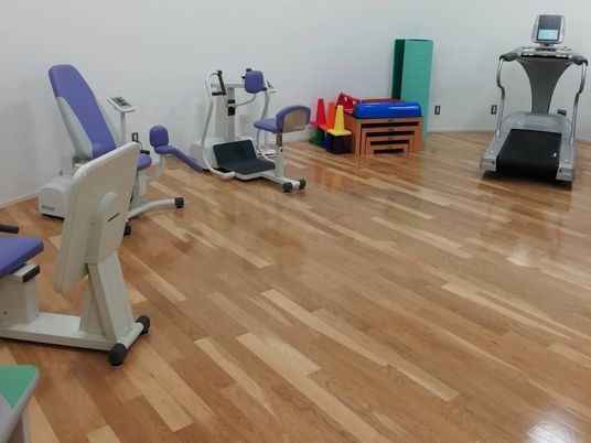 リハビリ用器具が整った部屋