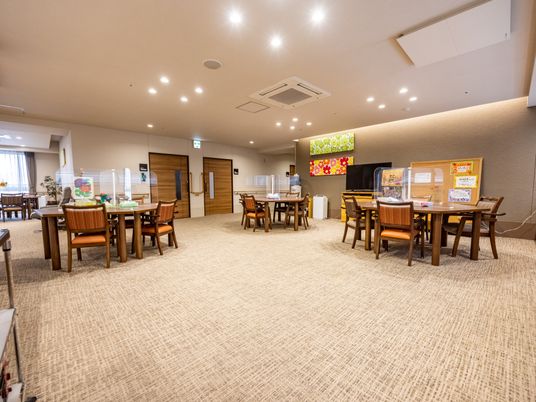 広々としたダイニングルーム