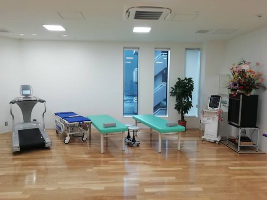 明るいリハビリテーション室
