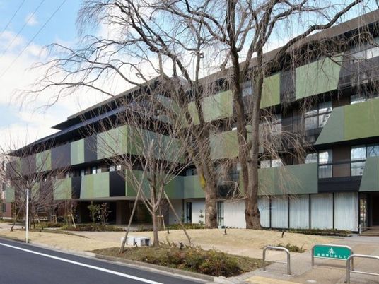 モダンな外観の建物  