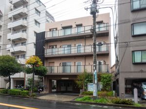 落ち着いた雰囲気の外観