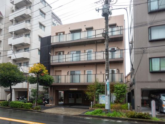 落ち着いた雰囲気の外観