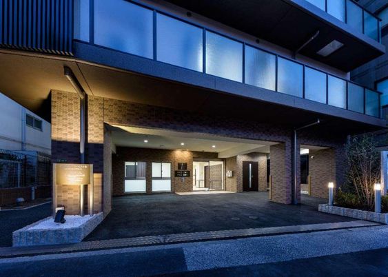 夕暮れ時のエントランス