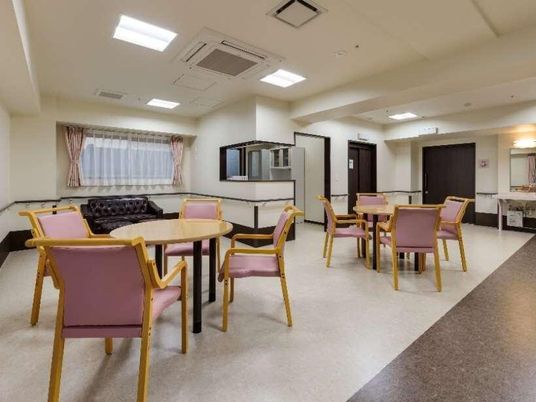 明るいダイニングスペース