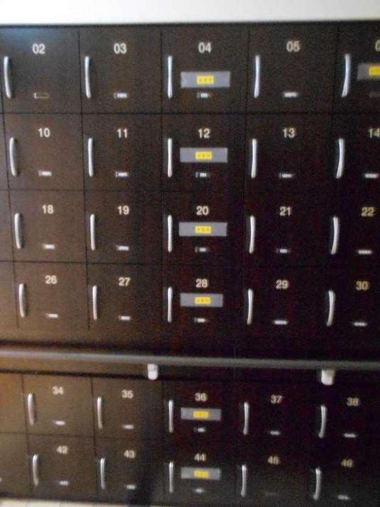 整理された収納棚