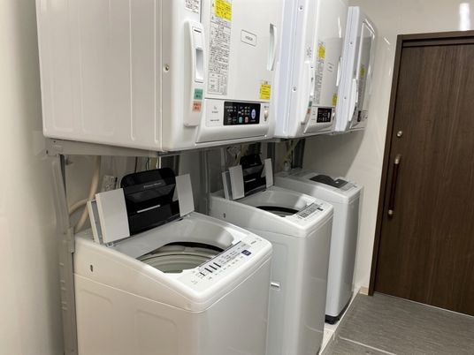 整然と並ぶ洗濯機