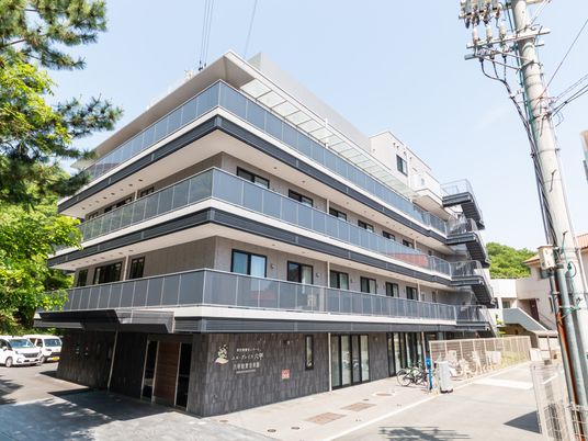 現代的で広々とした建物
