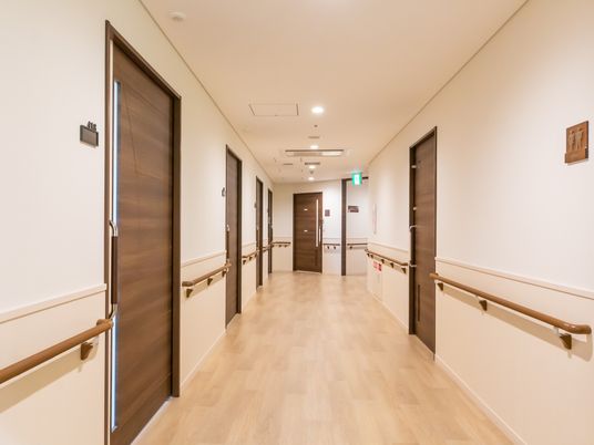 手すり付きの廊下