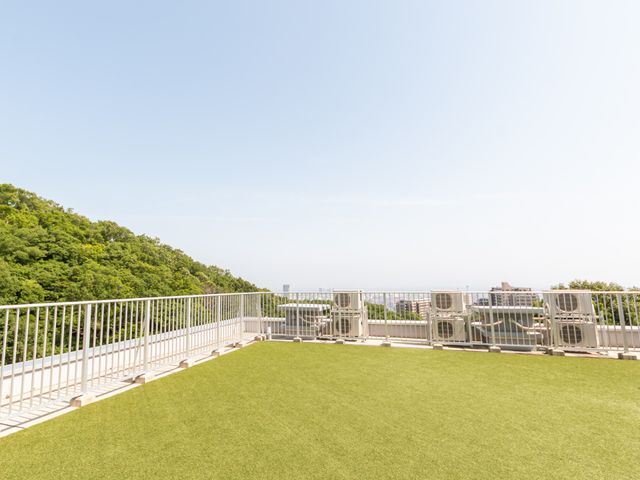 開放的な屋上 テラス 緑が広がる開放的な空間。リフレッシュや交流の場として心を豊かにします。