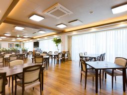 明るい食堂の風景