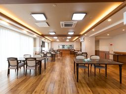 明るい食堂空間