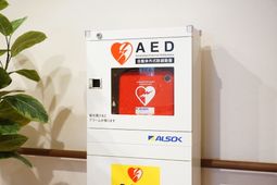 AED設置されている壁面