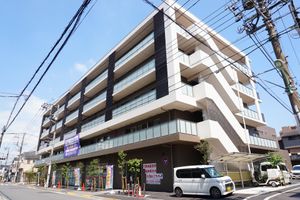 現代的外観の施設