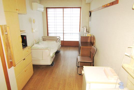 木の床が広がる居室