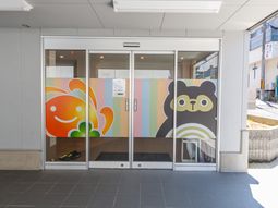 カラフルなエントランス