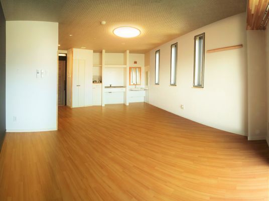 広々とした洋室風の空間
