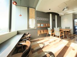 明るい食堂の空間