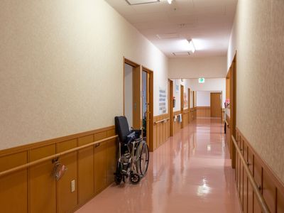 廊下に車椅子置き場