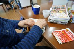 手元作業する利用者