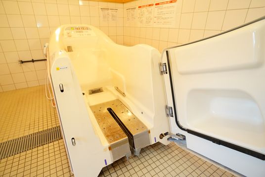 機能性バスタブの浴室