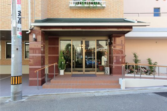 ゆったりした建物エントランス