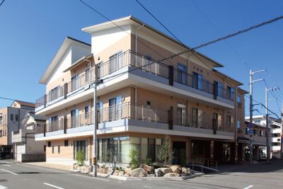 三階建ての外観