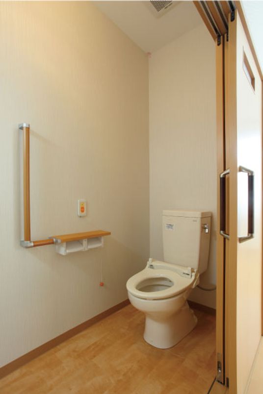 バリアフリー設計のトイレ
