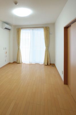 陽光が差し込む居室