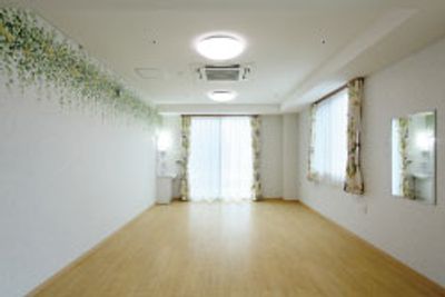 明るい広々とした部屋